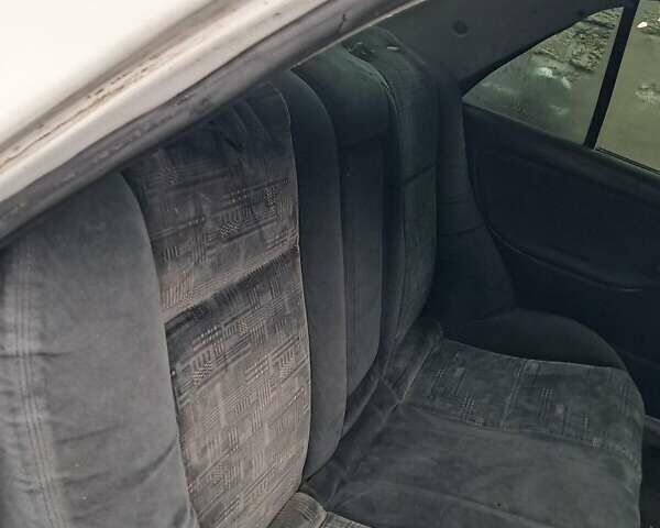 Белый Мазда 323, объемом двигателя 1.7 л и пробегом 600 тыс. км за 800 $, фото 5 на Automoto.ua