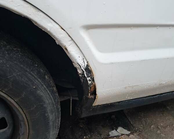 Белый Мазда 323, объемом двигателя 1.7 л и пробегом 600 тыс. км за 800 $, фото 3 на Automoto.ua