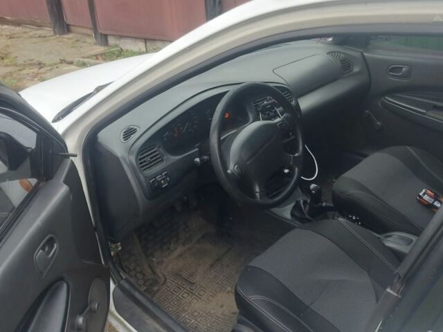 Белый Мазда 323, объемом двигателя 1.5 л и пробегом 330 тыс. км за 1850 $, фото 6 на Automoto.ua