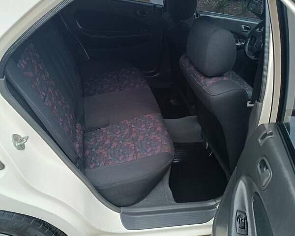 Белый Мазда 323, объемом двигателя 1.5 л и пробегом 420 тыс. км за 2750 $, фото 25 на Automoto.ua