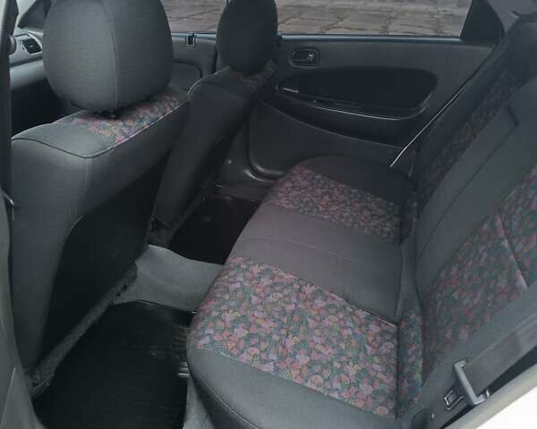 Белый Мазда 323, объемом двигателя 1.5 л и пробегом 420 тыс. км за 2750 $, фото 21 на Automoto.ua