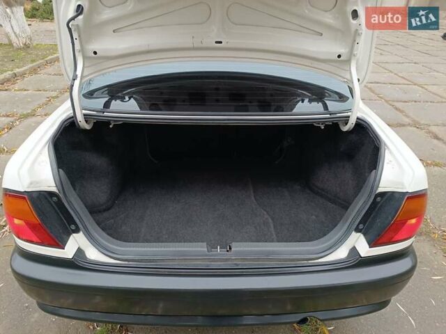 Белый Мазда 323, объемом двигателя 1.5 л и пробегом 420 тыс. км за 2750 $, фото 26 на Automoto.ua