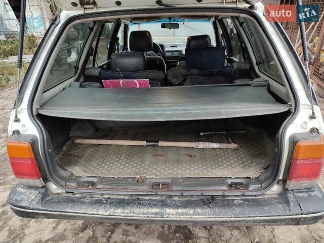 Белый Мазда 323, объемом двигателя 1.5 л и пробегом 177 тыс. км за 1500 $, фото 10 на Automoto.ua