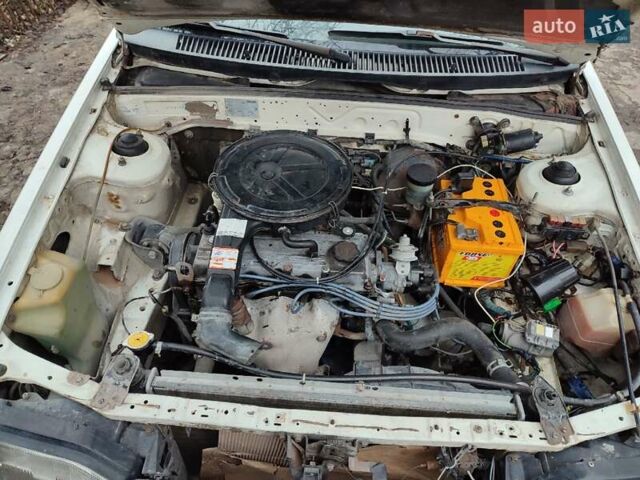 Белый Мазда 323, объемом двигателя 1.5 л и пробегом 177 тыс. км за 1500 $, фото 8 на Automoto.ua