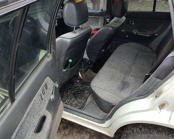 Белый Мазда 323, объемом двигателя 1.5 л и пробегом 177 тыс. км за 1500 $, фото 9 на Automoto.ua