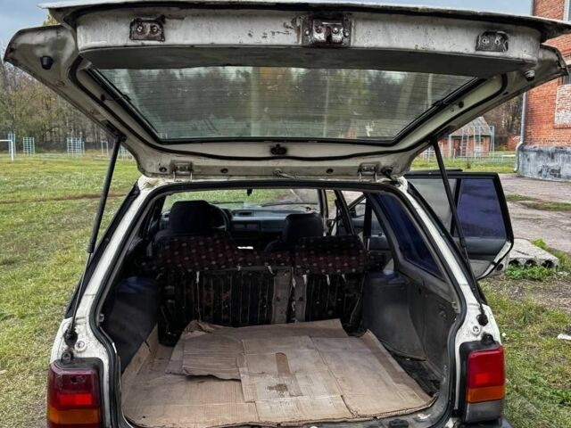 Белый Мазда 323, объемом двигателя 1.7 л и пробегом 100 тыс. км за 500 $, фото 6 на Automoto.ua