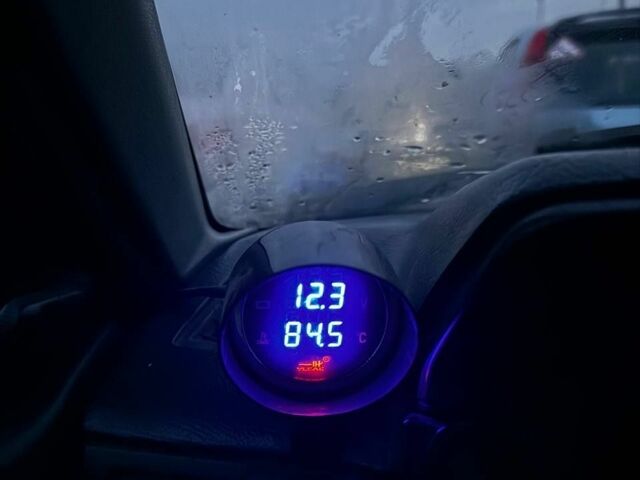 Белый Мазда 323, объемом двигателя 1.7 л и пробегом 100 тыс. км за 500 $, фото 5 на Automoto.ua