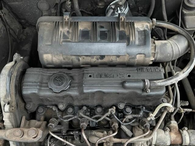 Белый Мазда 323, объемом двигателя 1.7 л и пробегом 100 тыс. км за 500 $, фото 1 на Automoto.ua