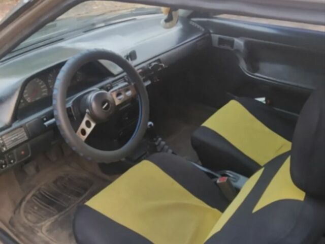 Бежевый Мазда 323, объемом двигателя 1.3 л и пробегом 323 тыс. км за 1500 $, фото 8 на Automoto.ua