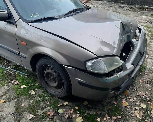 Бежевий Мазда 323, об'ємом двигуна 1.6 л та пробігом 200 тис. км за 1000 $, фото 1 на Automoto.ua