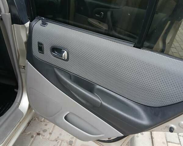 Бежевый Мазда 323, объемом двигателя 2 л и пробегом 210 тыс. км за 2550 $, фото 9 на Automoto.ua