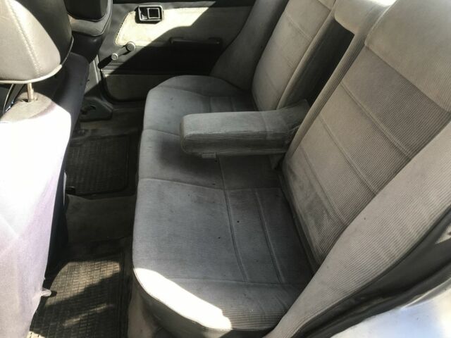 Бежевый Мазда 323, объемом двигателя 0 л и пробегом 280 тыс. км за 479 $, фото 6 на Automoto.ua