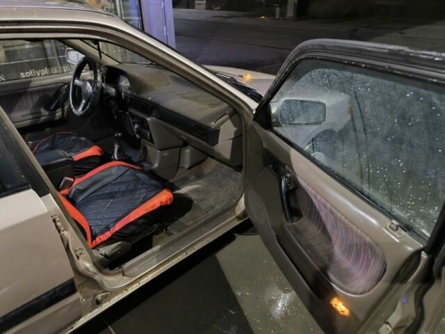 Бежевый Мазда 323, объемом двигателя 1.6 л и пробегом 300 тыс. км за 715 $, фото 6 на Automoto.ua