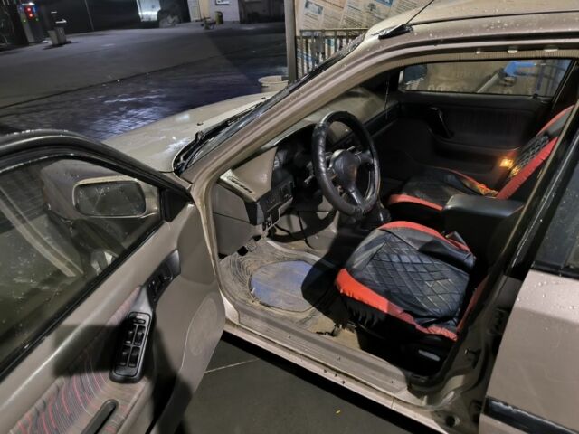 Бежевый Мазда 323, объемом двигателя 1.6 л и пробегом 300 тыс. км за 715 $, фото 7 на Automoto.ua