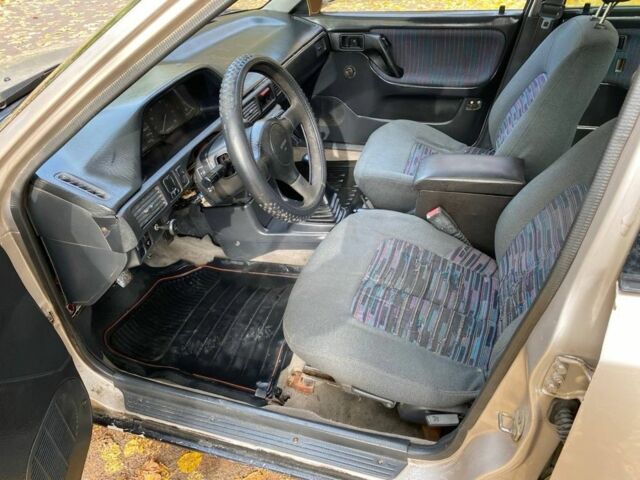 Бежевий Мазда 323, об'ємом двигуна 1.6 л та пробігом 400 тис. км за 899 $, фото 14 на Automoto.ua