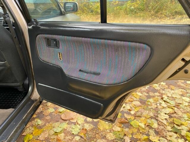 Бежевий Мазда 323, об'ємом двигуна 1.6 л та пробігом 400 тис. км за 899 $, фото 19 на Automoto.ua