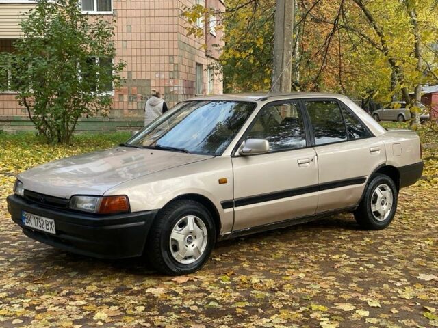 Бежевий Мазда 323, об'ємом двигуна 1.6 л та пробігом 400 тис. км за 899 $, фото 1 на Automoto.ua