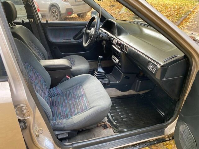 Бежевий Мазда 323, об'ємом двигуна 1.6 л та пробігом 400 тис. км за 899 $, фото 20 на Automoto.ua