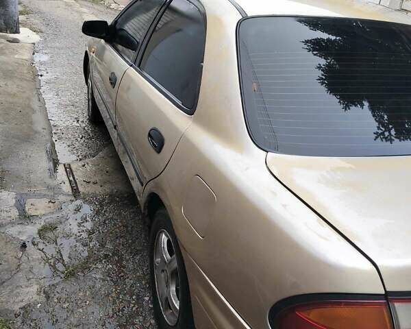 Бежевый Мазда 323, объемом двигателя 1.5 л и пробегом 334 тыс. км за 1200 $, фото 1 на Automoto.ua
