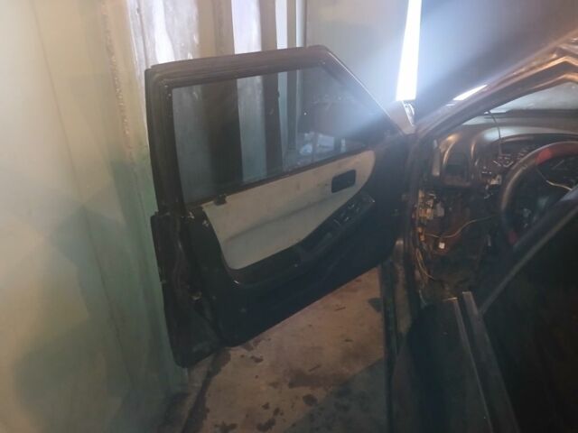 Чорний Мазда 323, об'ємом двигуна 1.8 л та пробігом 316 тис. км за 502 $, фото 10 на Automoto.ua