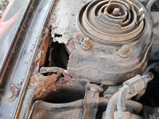 Чорний Мазда 323, об'ємом двигуна 1 л та пробігом 400 тис. км за 640 $, фото 4 на Automoto.ua