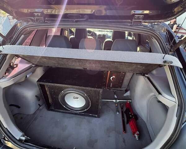 Черный Мазда 323, объемом двигателя 1.6 л и пробегом 250 тыс. км за 2500 $, фото 3 на Automoto.ua