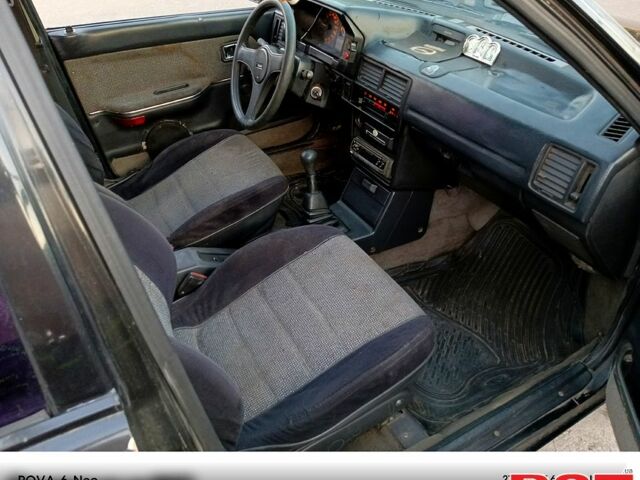 Черный Мазда 323, объемом двигателя 1.6 л и пробегом 300 тыс. км за 750 $, фото 2 на Automoto.ua