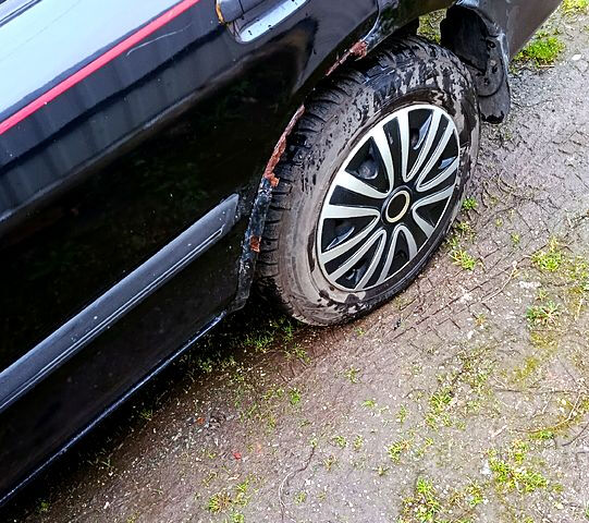 Черный Мазда 323, объемом двигателя 1.7 л и пробегом 300 тыс. км за 700 $, фото 11 на Automoto.ua