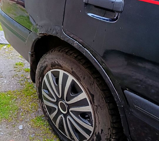 Черный Мазда 323, объемом двигателя 1.7 л и пробегом 300 тыс. км за 700 $, фото 8 на Automoto.ua