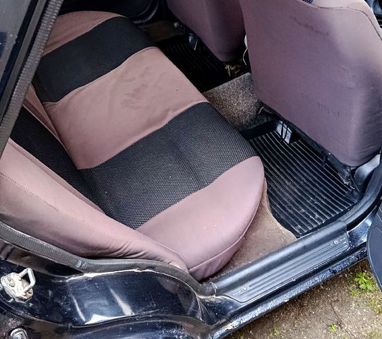 Черный Мазда 323, объемом двигателя 1.7 л и пробегом 300 тыс. км за 700 $, фото 7 на Automoto.ua