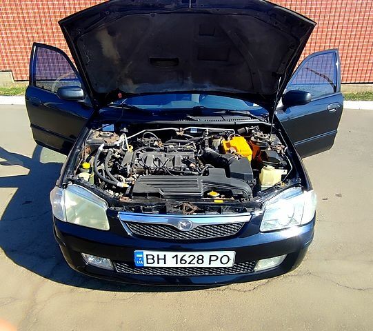 Черный Мазда 323, объемом двигателя 1.8 л и пробегом 384 тыс. км за 2500 $, фото 2 на Automoto.ua
