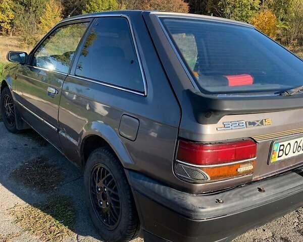 Коричневый Мазда 323, объемом двигателя 1.3 л и пробегом 475 тыс. км за 1300 $, фото 4 на Automoto.ua