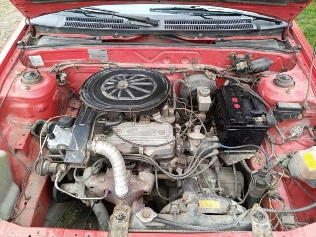 Червоний Мазда 323, об'ємом двигуна 1.3 л та пробігом 250 тис. км за 950 $, фото 5 на Automoto.ua