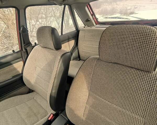 Красный Мазда 323, объемом двигателя 1.3 л и пробегом 250 тыс. км за 1200 $, фото 18 на Automoto.ua