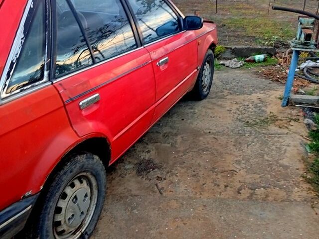 Красный Мазда 323, объемом двигателя 1.7 л и пробегом 370 тыс. км за 450 $, фото 2 на Automoto.ua