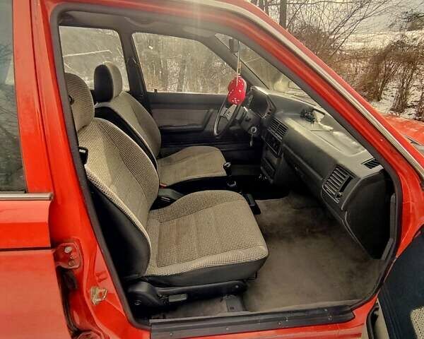 Красный Мазда 323, объемом двигателя 1.3 л и пробегом 250 тыс. км за 1200 $, фото 17 на Automoto.ua