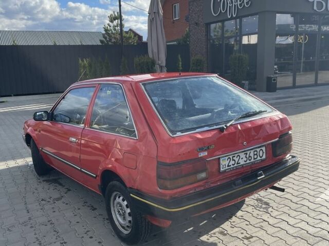 Красный Мазда 323, объемом двигателя 1.3 л и пробегом 225 тыс. км за 650 $, фото 2 на Automoto.ua