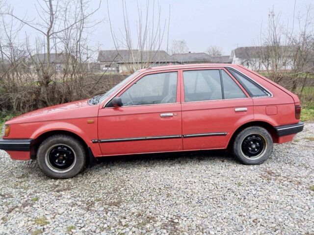 Червоний Мазда 323, об'ємом двигуна 1.3 л та пробігом 250 тис. км за 950 $, фото 1 на Automoto.ua