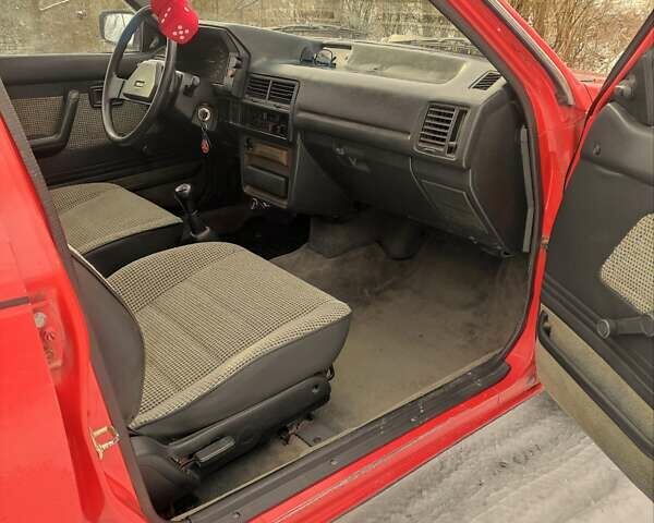 Красный Мазда 323, объемом двигателя 1.3 л и пробегом 250 тыс. км за 1200 $, фото 15 на Automoto.ua