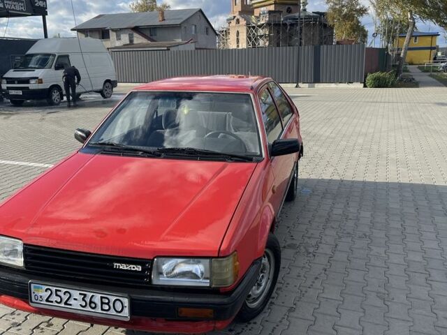 Красный Мазда 323, объемом двигателя 1.3 л и пробегом 225 тыс. км за 650 $, фото 1 на Automoto.ua