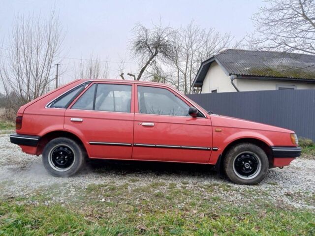 Червоний Мазда 323, об'ємом двигуна 1.3 л та пробігом 250 тис. км за 950 $, фото 2 на Automoto.ua