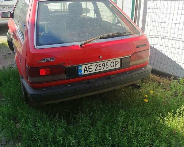 Красный Мазда 323, объемом двигателя 1.5 л и пробегом 408 тыс. км за 800 $, фото 1 на Automoto.ua