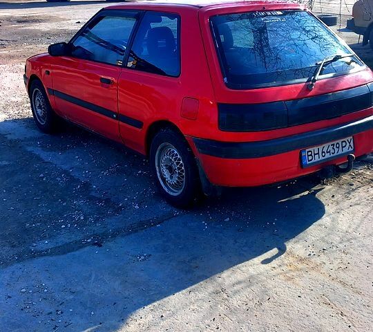 Красный Мазда 323, объемом двигателя 1.6 л и пробегом 348 тыс. км за 1600 $, фото 1 на Automoto.ua