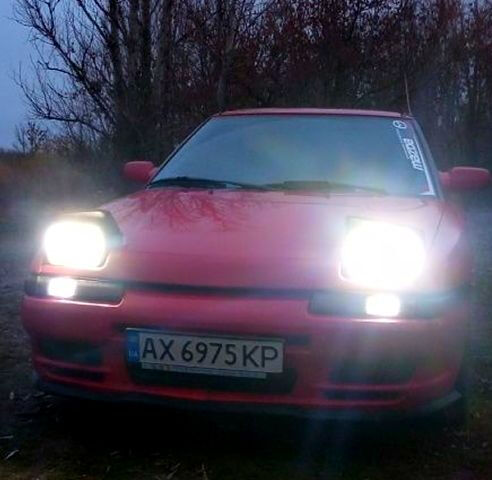 Красный Мазда 323, объемом двигателя 1.8 л и пробегом 260 тыс. км за 3500 $, фото 3 на Automoto.ua