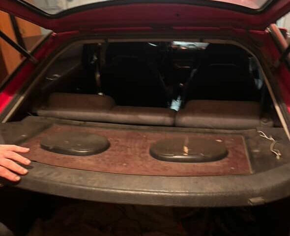 Красный Мазда 323, объемом двигателя 1.8 л и пробегом 150 тыс. км за 750 $, фото 7 на Automoto.ua