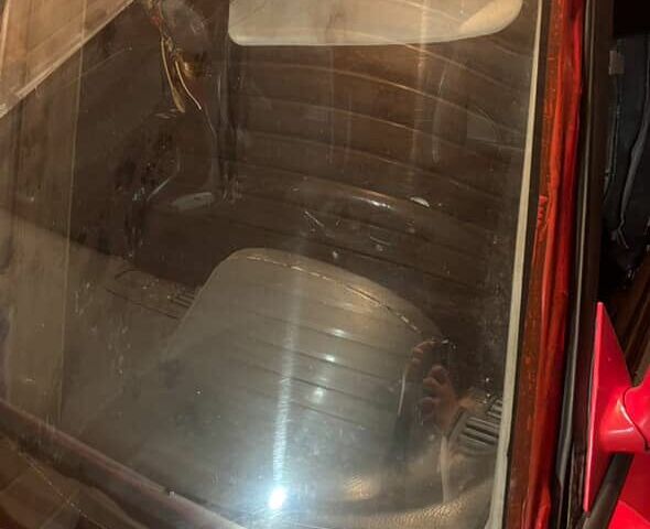 Красный Мазда 323, объемом двигателя 1.8 л и пробегом 150 тыс. км за 750 $, фото 5 на Automoto.ua