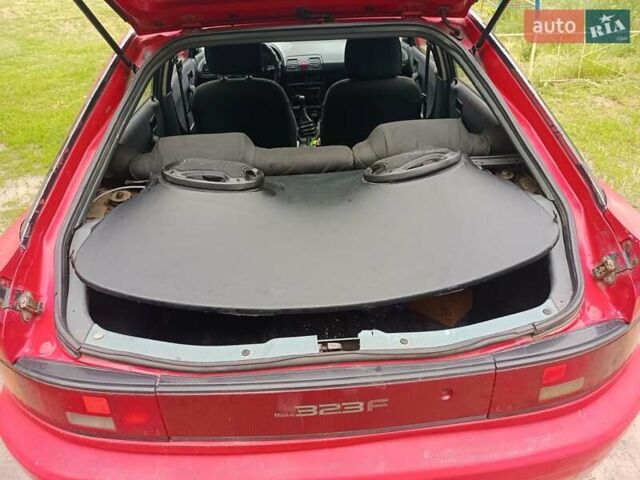 Красный Мазда 323, объемом двигателя 1.8 л и пробегом 359 тыс. км за 1800 $, фото 12 на Automoto.ua