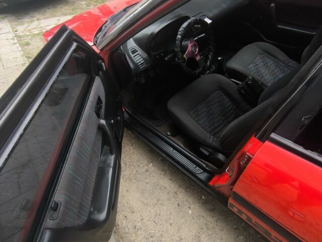 Красный Мазда 323, объемом двигателя 1 л и пробегом 317 тыс. км за 1100 $, фото 12 на Automoto.ua