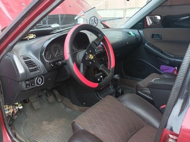 Красный Мазда 323, объемом двигателя 2 л и пробегом 400 тыс. км за 1500 $, фото 3 на Automoto.ua