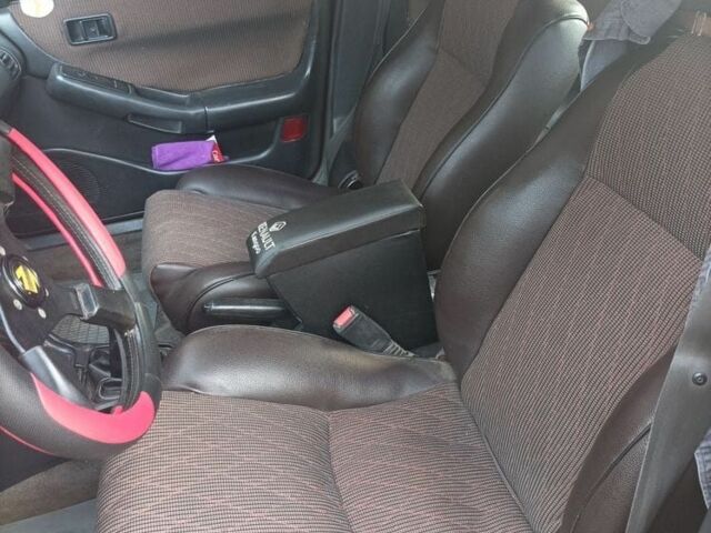 Красный Мазда 323, объемом двигателя 2 л и пробегом 400 тыс. км за 1500 $, фото 5 на Automoto.ua